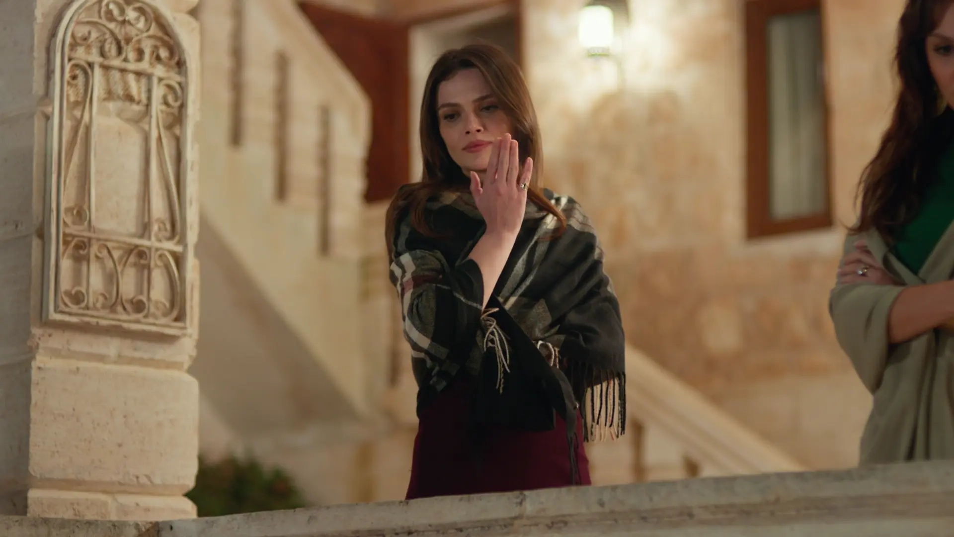 Gallery image 12 for Uzak Sehir Episode 62 Preview And Stills 
