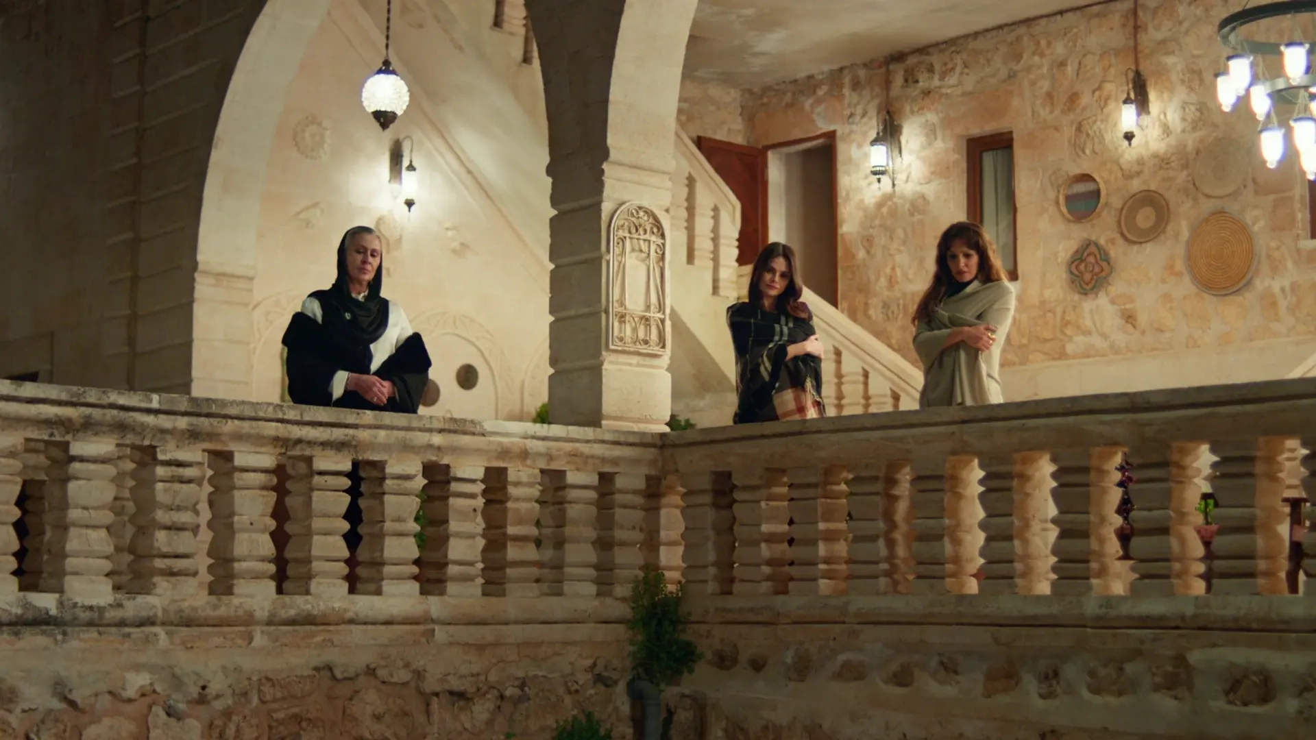 Gallery image 11 for Uzak Sehir Episode 62 Preview And Stills 