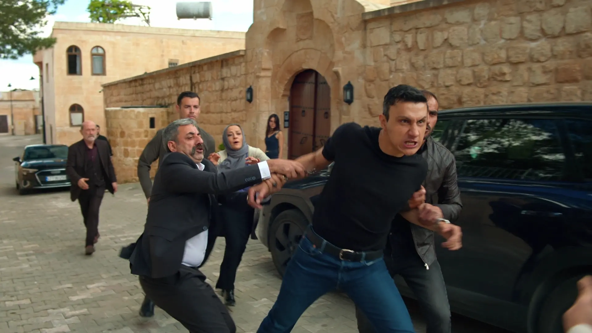 Gallery image 9 for Uzak Sehir Episode 62 Preview And Stills 