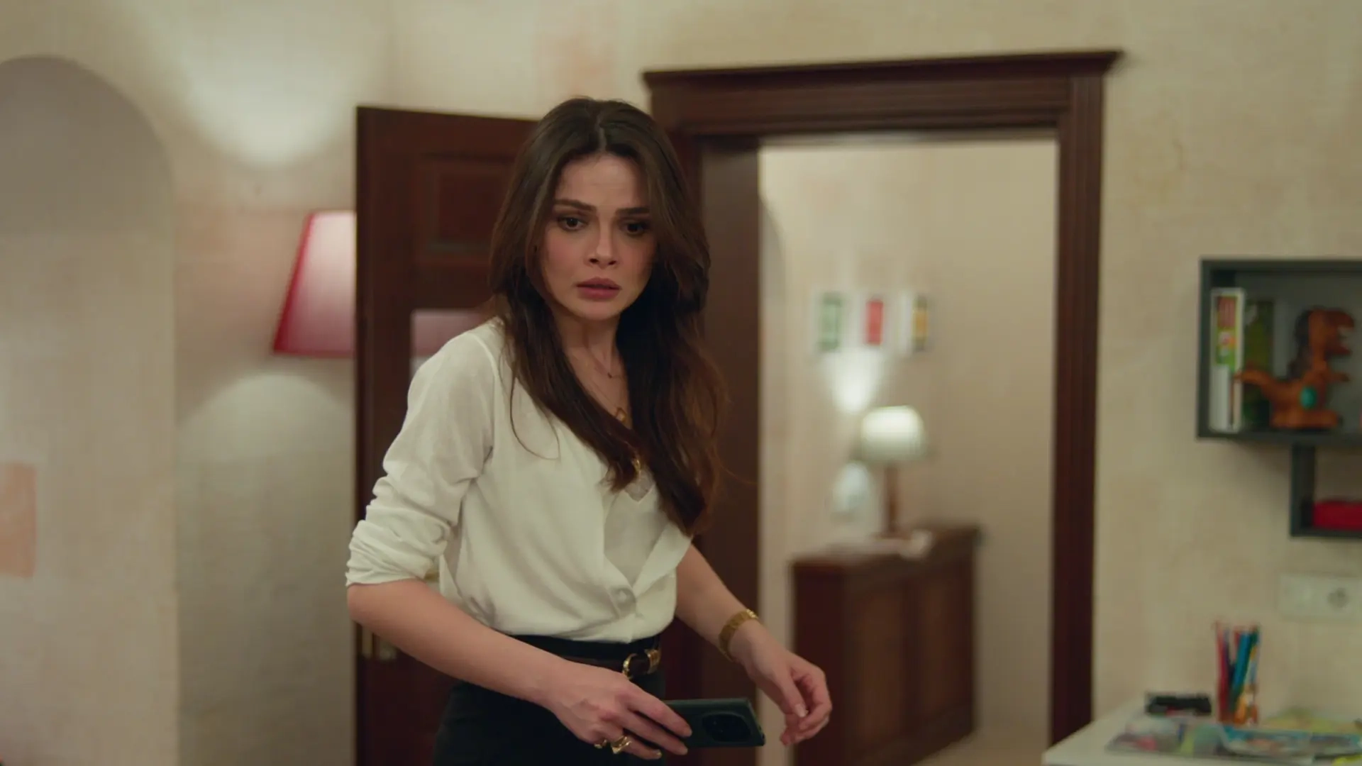 Gallery image 5 for Uzak Sehir Episode 62 Preview And Stills 