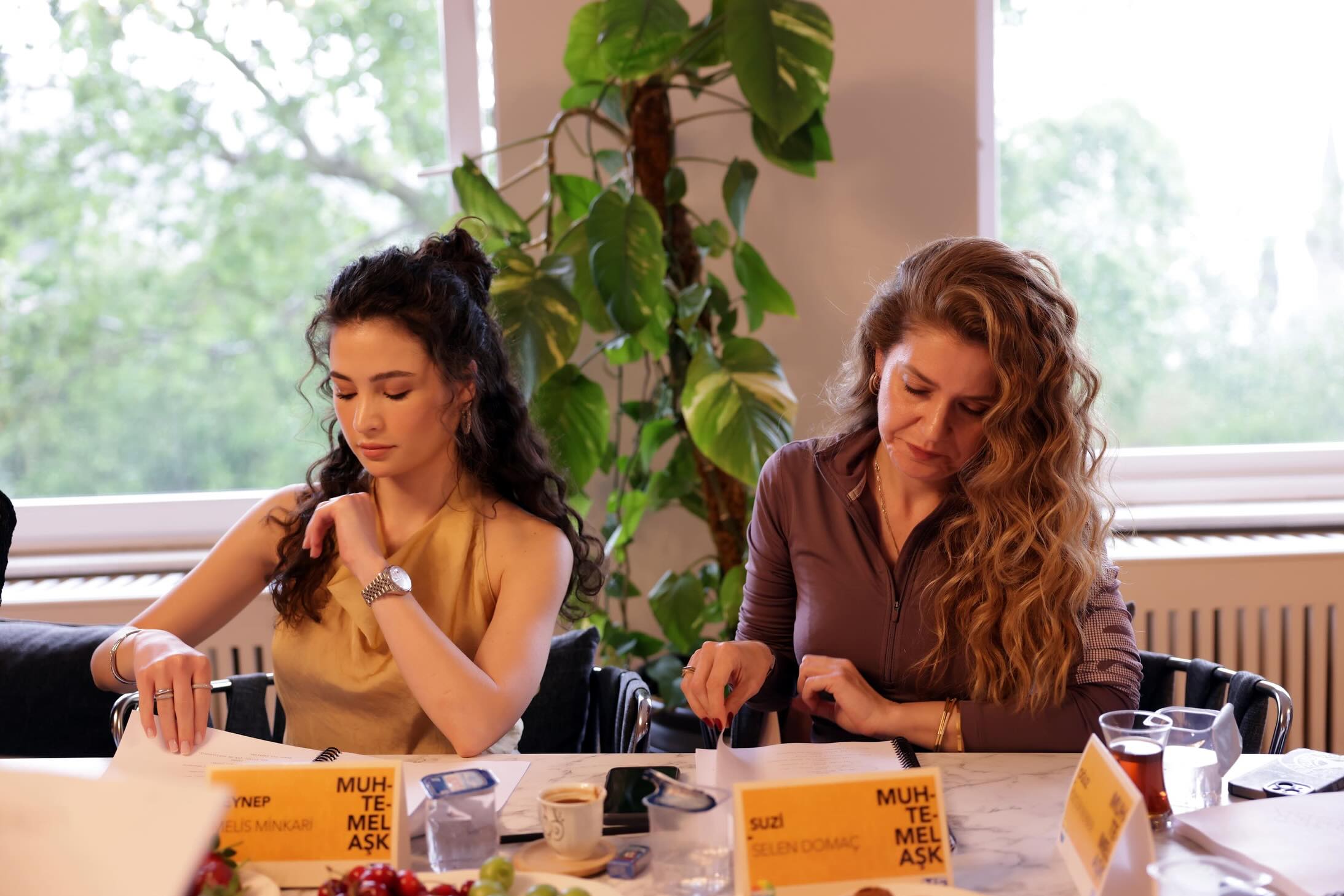 Gallery image 5 for Ayca Aysin Turan, Ekin Koc And Feyyaz Serifoglu Starrer Muhtemel Ask Is Coming Soon 