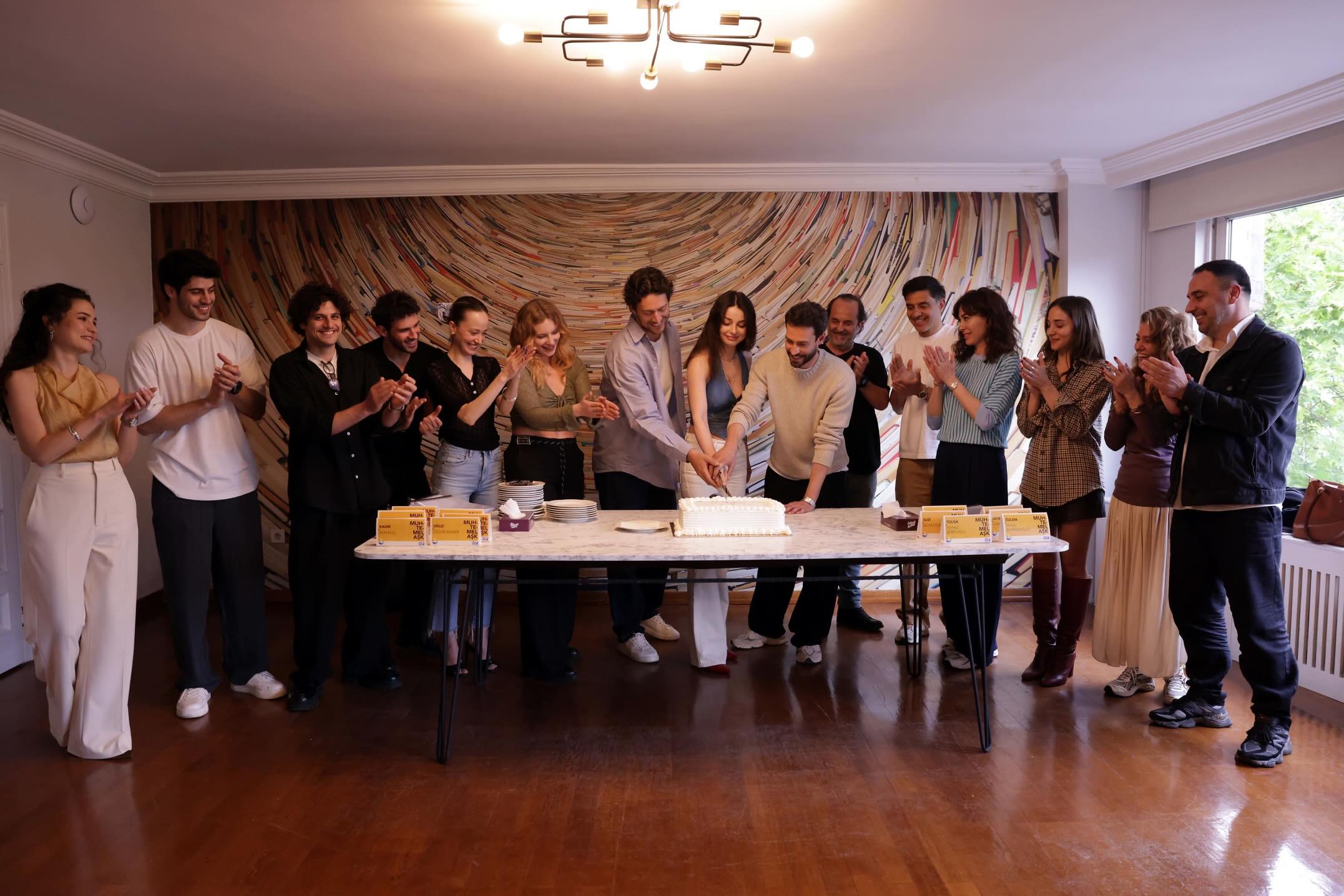 Gallery image 9 for Ayca Aysin Turan, Ekin Koc And Feyyaz Serifoglu Starrer Muhtemel Ask Is Coming Soon 
