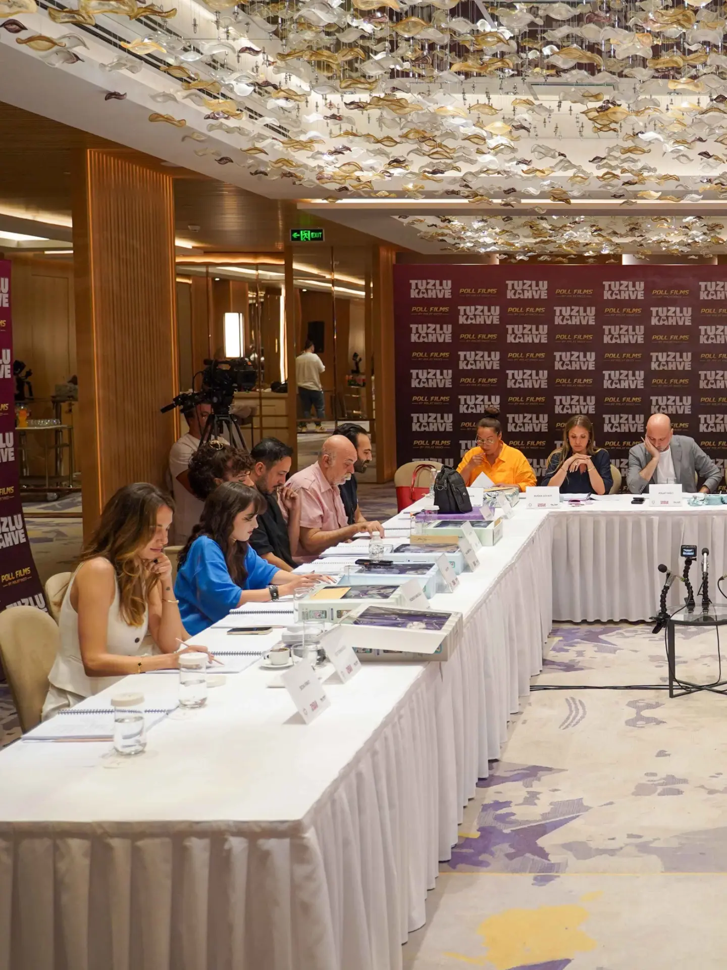 Gallery image 18 for Tuzlu Kahve: Eda Ece and Bugra Gulsoy Team Up for Star TV's New Family Comedy