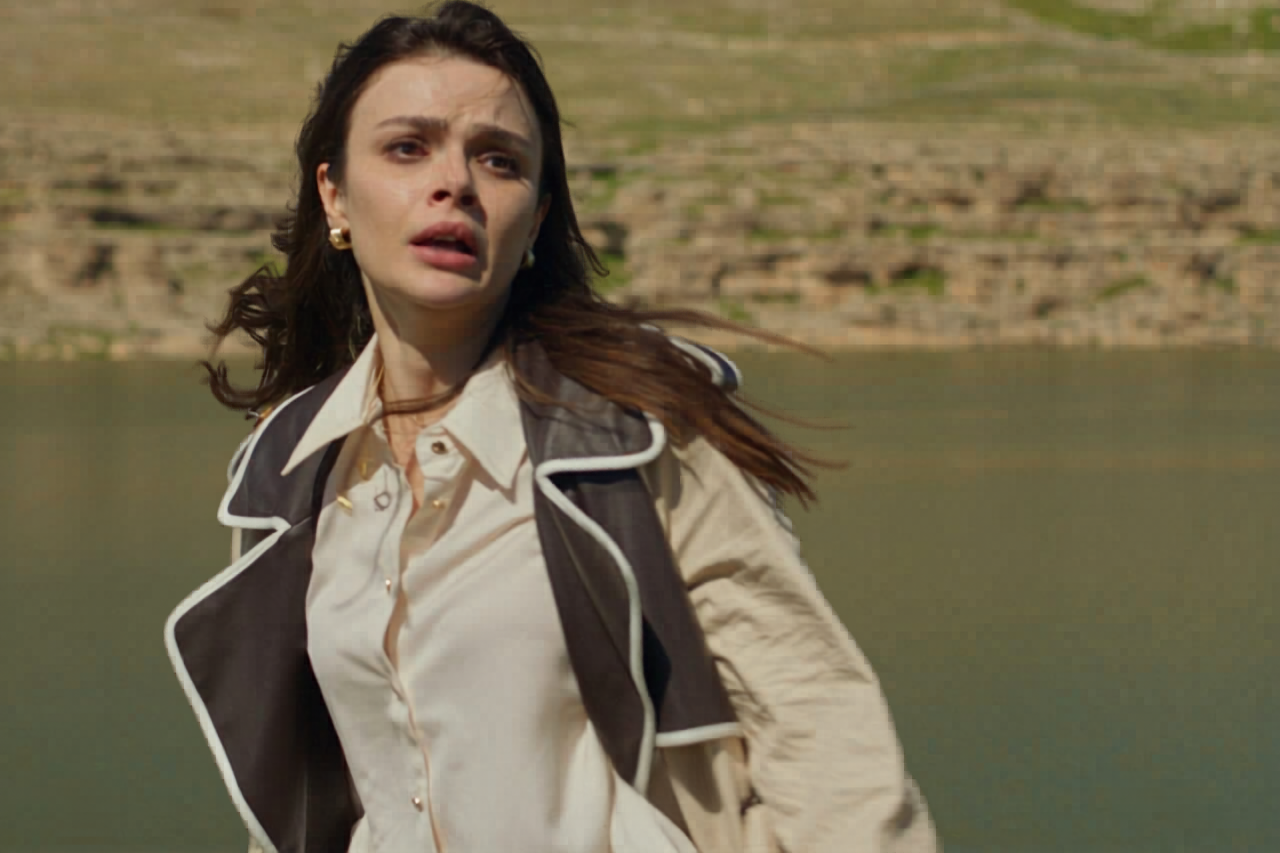 Gallery image 1 for Uzak Şehir Episode 61 Preview And Stills 